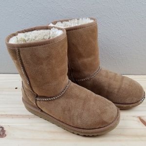 Chestnut Uggs Size 5
